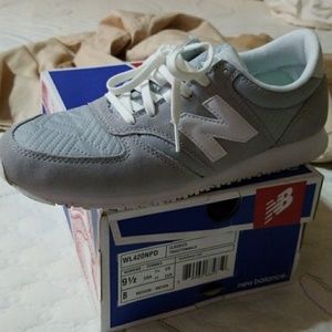 New Balance Classic 420 tennis shoes 9.5